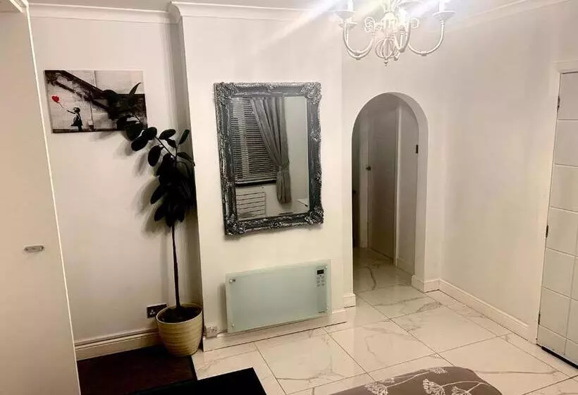 Aamiaismajoitus (B&B) Luxury Studio Apartment, Beckenham