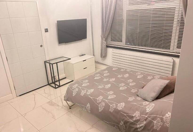 ベッドアンドブレックファースト Luxury Studio Apartment, Beckenham