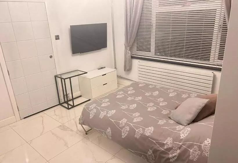 Aamiaismajoitus (B&B) Luxury Studio Apartment, Beckenham