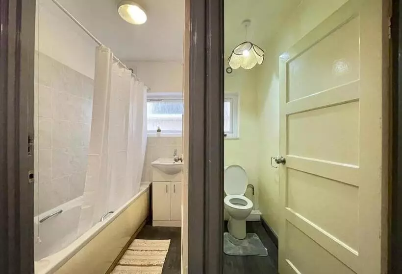 تختخواب و صبحانه Room With Shared Bathroom And Kitchen
