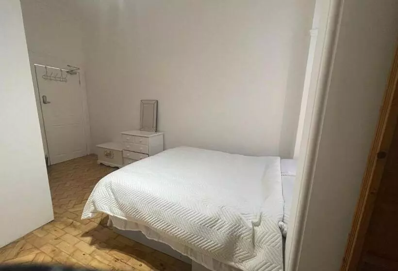 تختخواب و صبحانه Room With Shared Bathroom And Kitchen