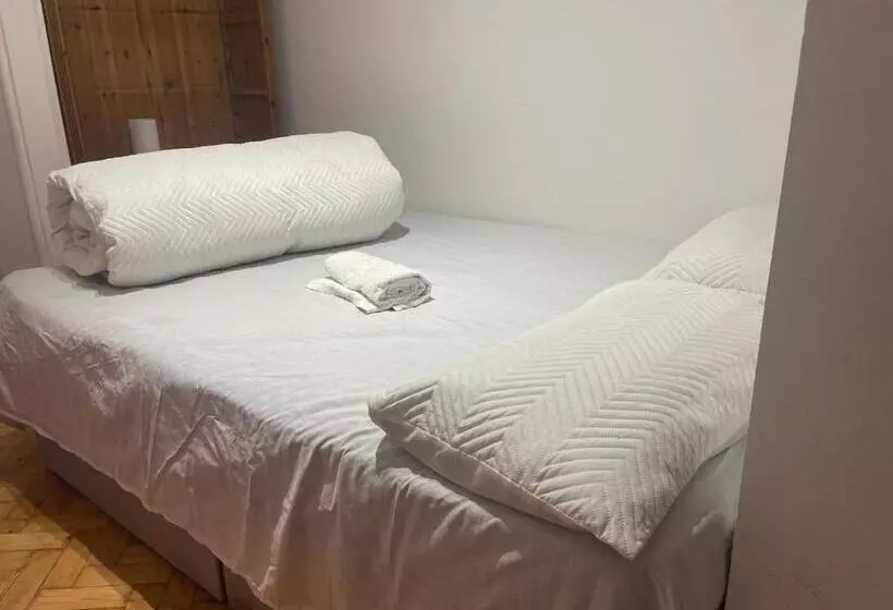 تختخواب و صبحانه Room With Shared Bathroom And Kitchen
