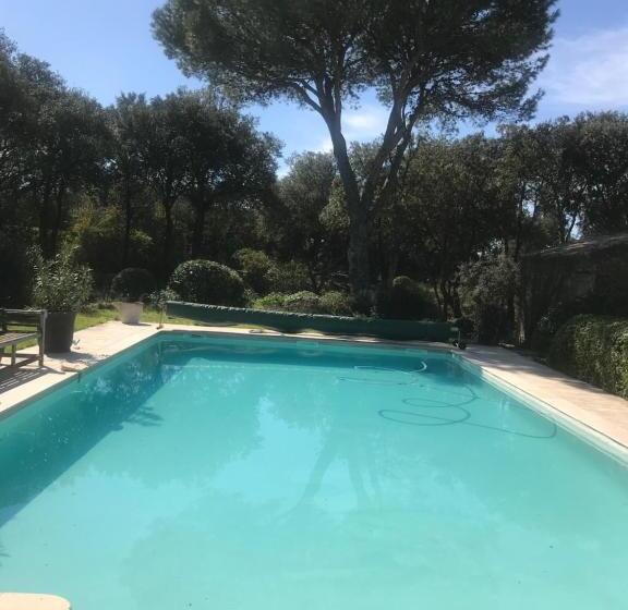 Bed and Breakfast Villa De Garrigue