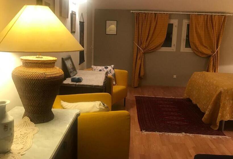 Bed and Breakfast Villa De Garrigue