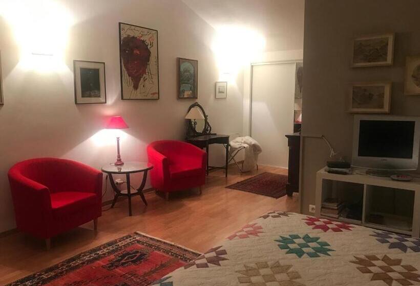 Bed and Breakfast Villa De Garrigue