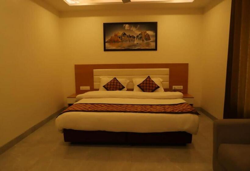 Отель Ananda Castle