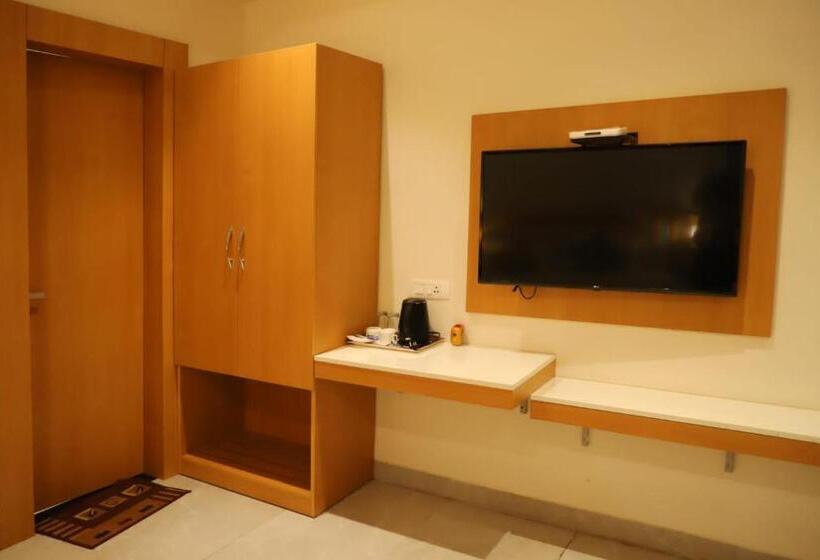 Отель Ananda Castle