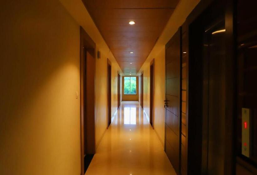 Отель Ananda Castle