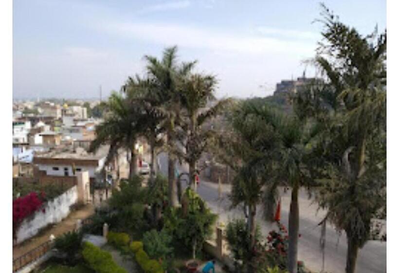 בית מלון כפרי Fort View Madhya Pradesh