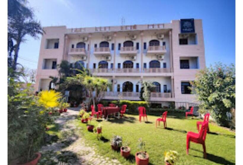 בית מלון כפרי Fort View Madhya Pradesh