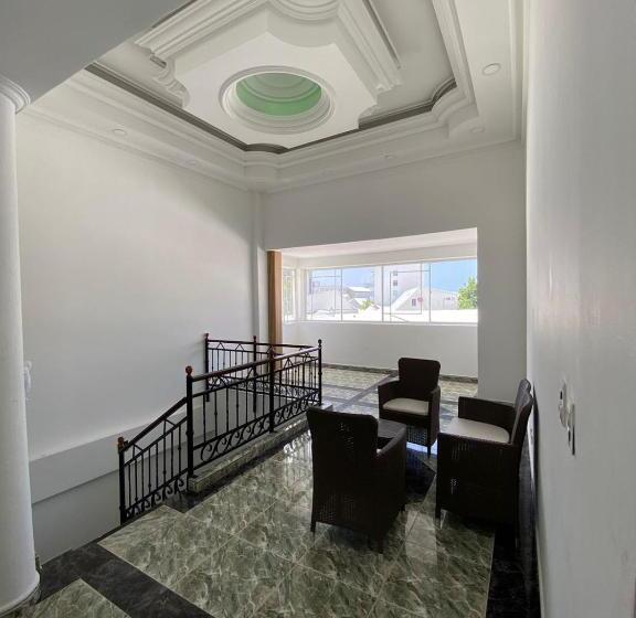 Отель Holiday Sai