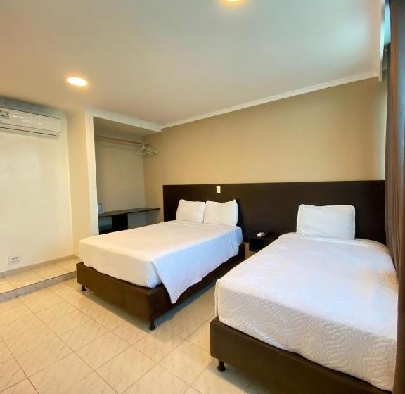 Отель Holiday Sai