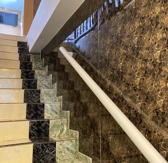 Отель Holiday Sai