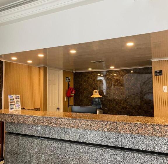 Отель Holiday Sai