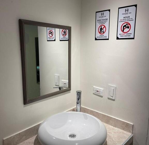 Отель Holiday Sai