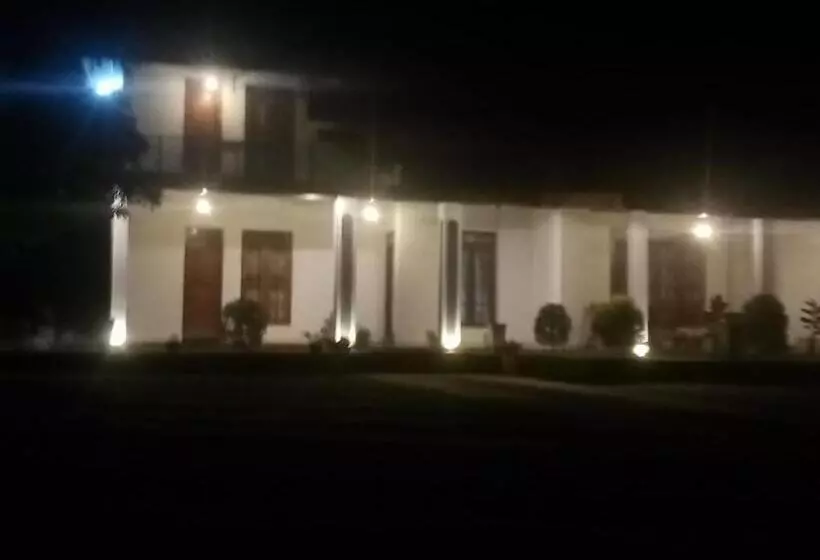 ホテル Kumbuk Sewana Villa