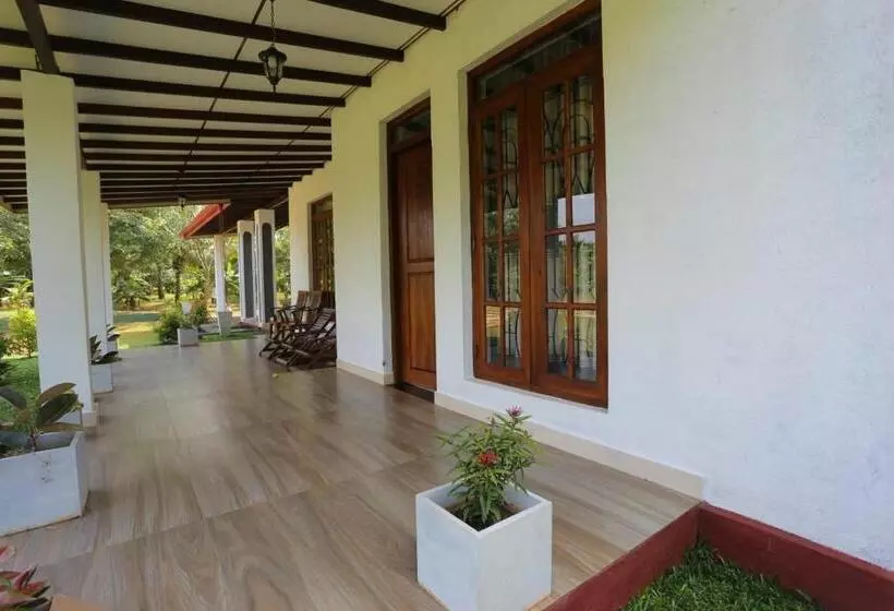 ホテル Kumbuk Sewana Villa