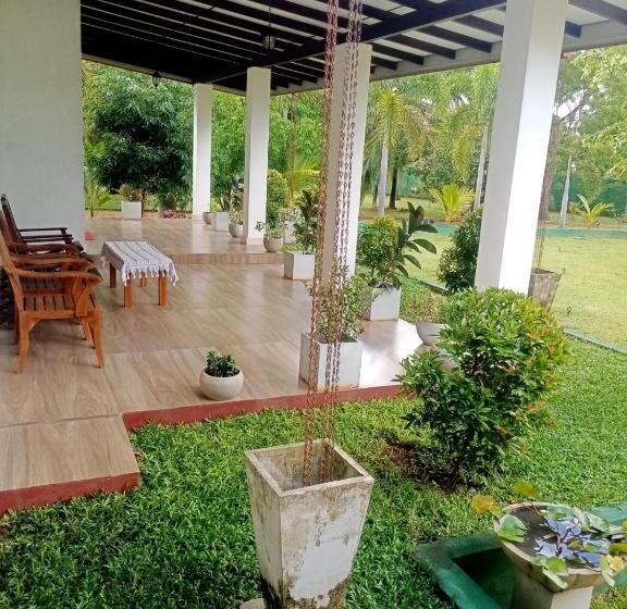 ホテル Kumbuk Sewana Villa