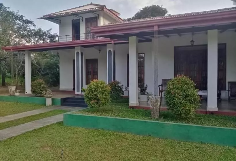 ホテル Kumbuk Sewana Villa