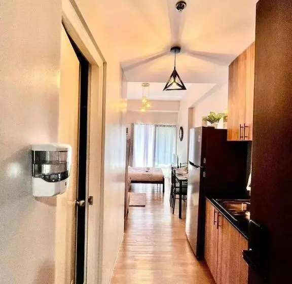 ホテル Serenity Stay Condo At 5th Floor The Loop Tower Limketkai Center Lucky 11