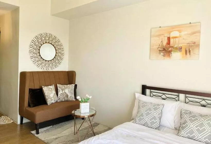 ホテル Serenity Stay Condo At 5th Floor The Loop Tower Limketkai Center Lucky 11