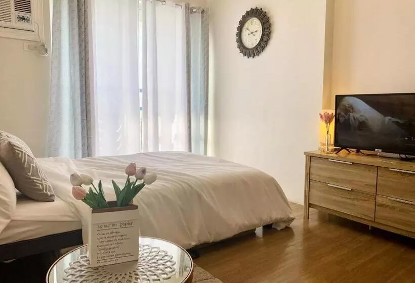 ホテル Serenity Stay Condo At 5th Floor The Loop Tower Limketkai Center Lucky 11