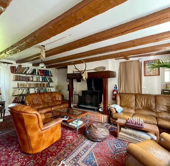 La Baleine Blanche   Hostel