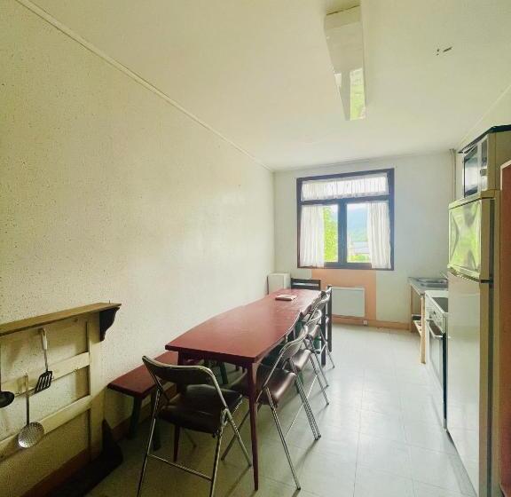 La Baleine Blanche   Hostel