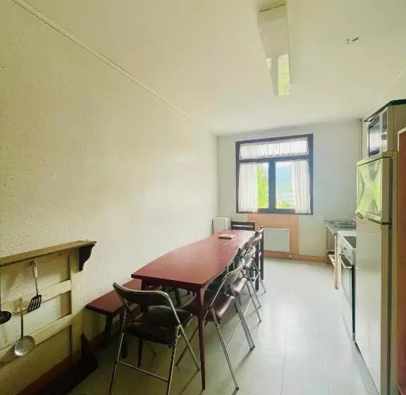 La Baleine Blanche   Hostel