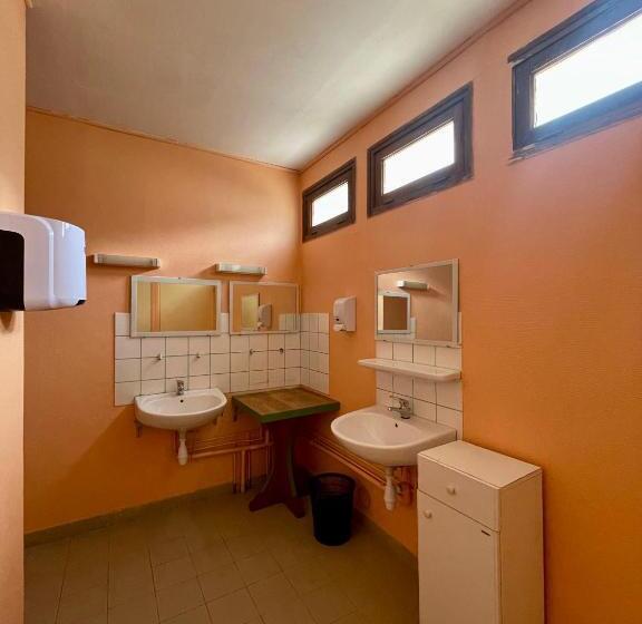 La Baleine Blanche   Hostel