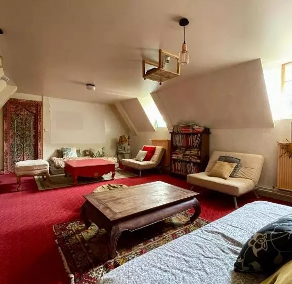 La Baleine Blanche   Hostel