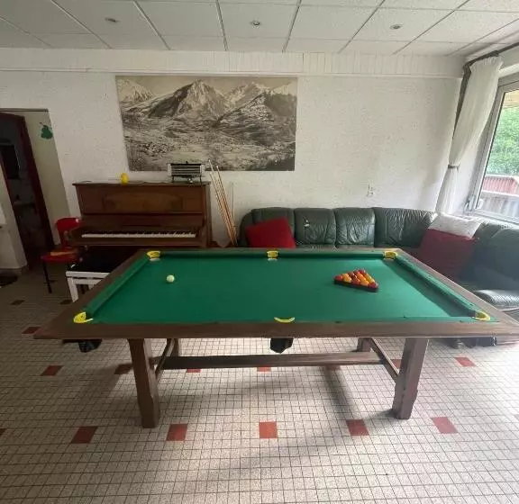 La Baleine Blanche   Hostel