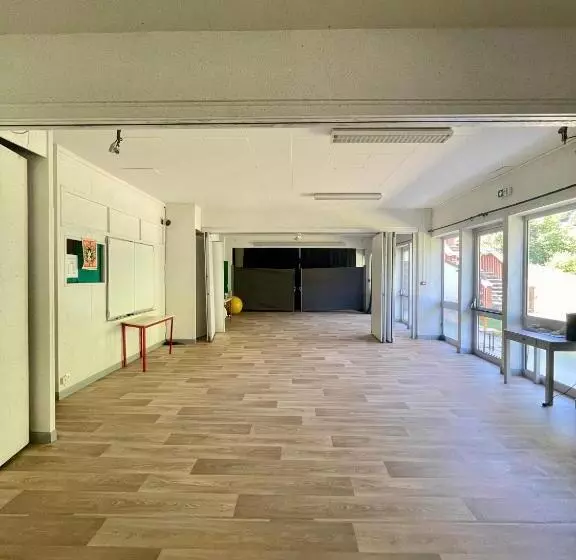 La Baleine Blanche   Hostel