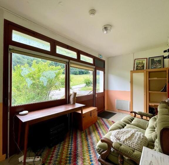 La Baleine Blanche   Hostel