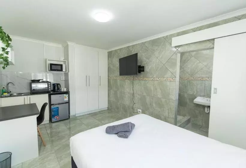 Majatalo 16 On 7th Guesthouse Summerstrand