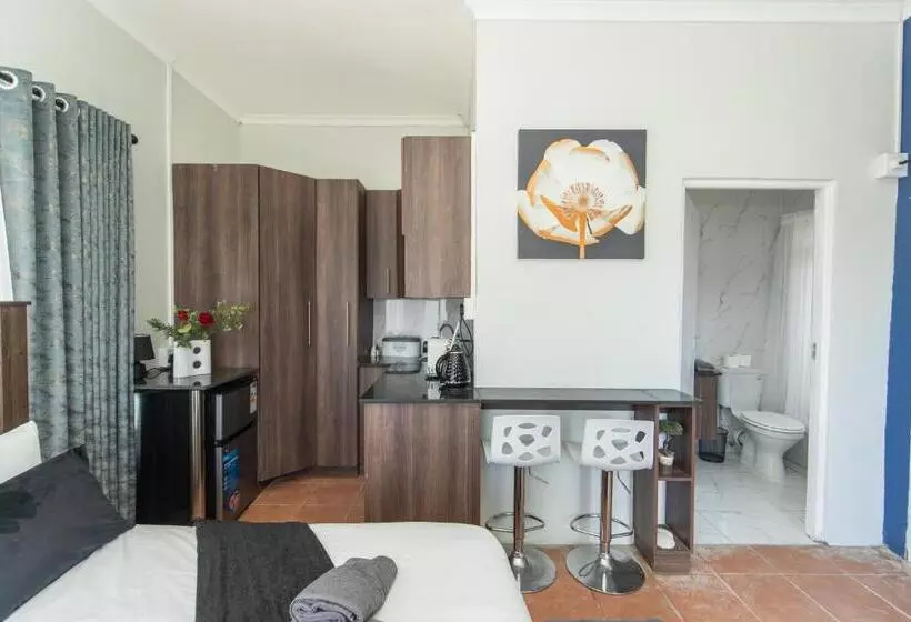 Majatalo 16 On 7th Guesthouse Summerstrand