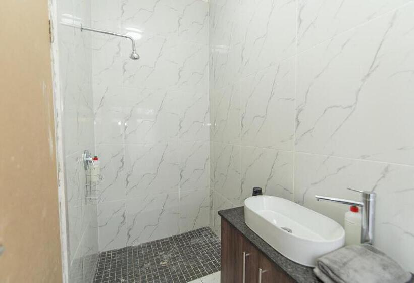 بنسيون 16 On 7th Guesthouse Summerstrand