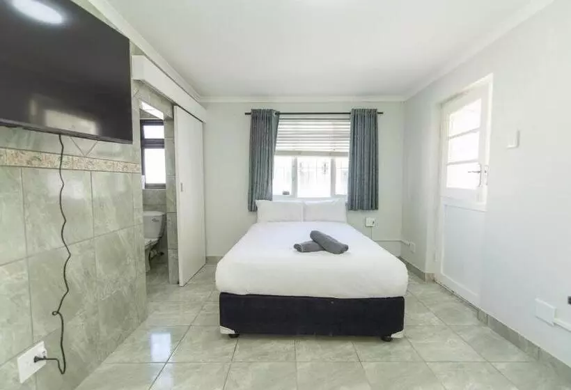 Majatalo 16 On 7th Guesthouse Summerstrand
