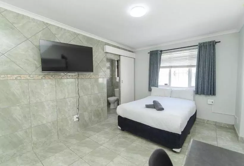 Majatalo 16 On 7th Guesthouse Summerstrand