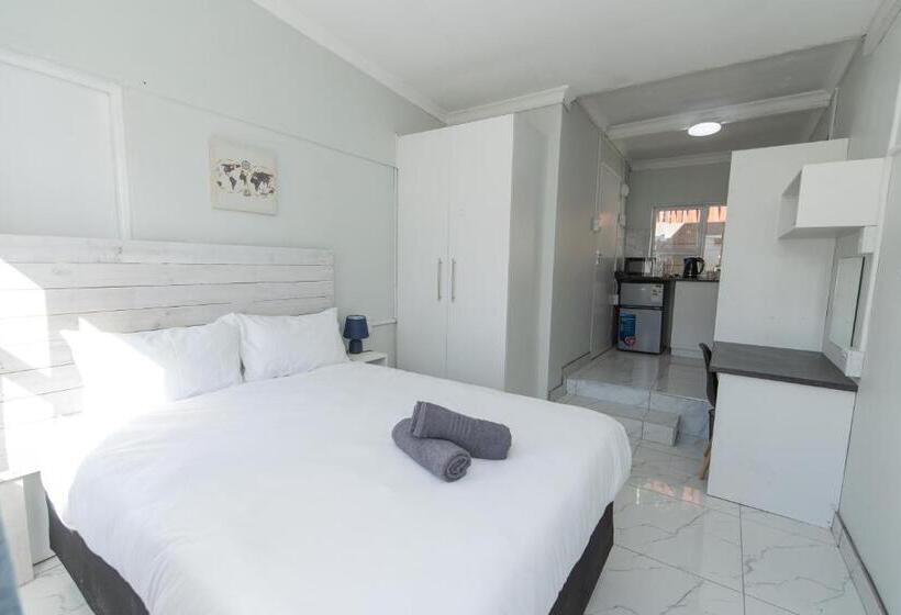 بنسيون 16 On 7th Guesthouse Summerstrand