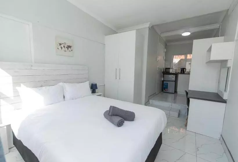 Majatalo 16 On 7th Guesthouse Summerstrand