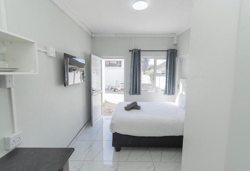 بنسيون 16 On 7th Guesthouse Summerstrand