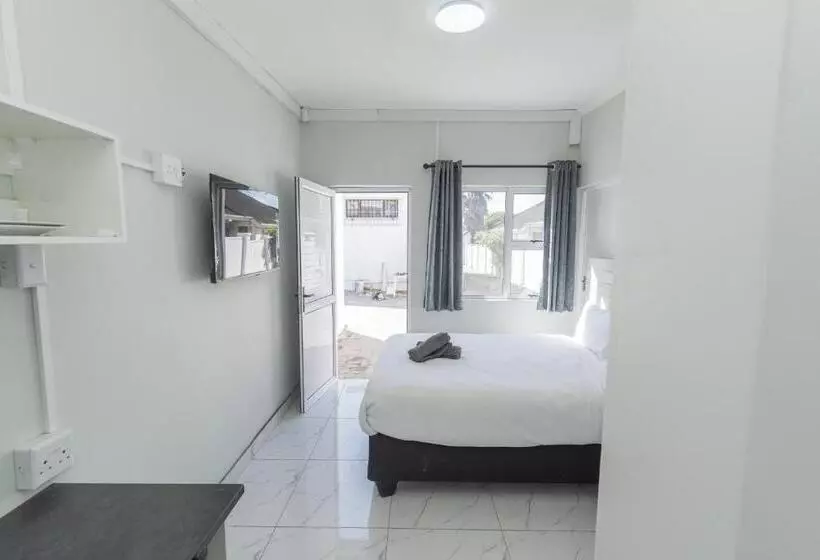 Majatalo 16 On 7th Guesthouse Summerstrand