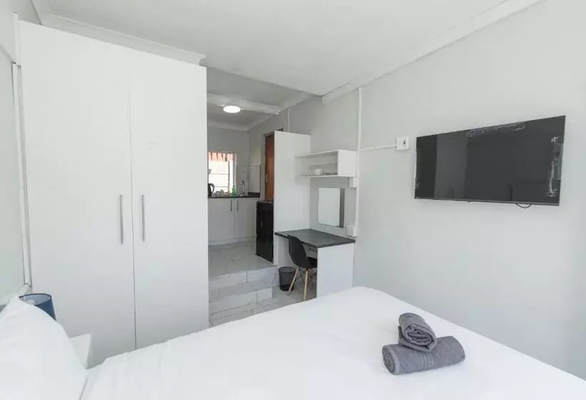 Majatalo 16 On 7th Guesthouse Summerstrand