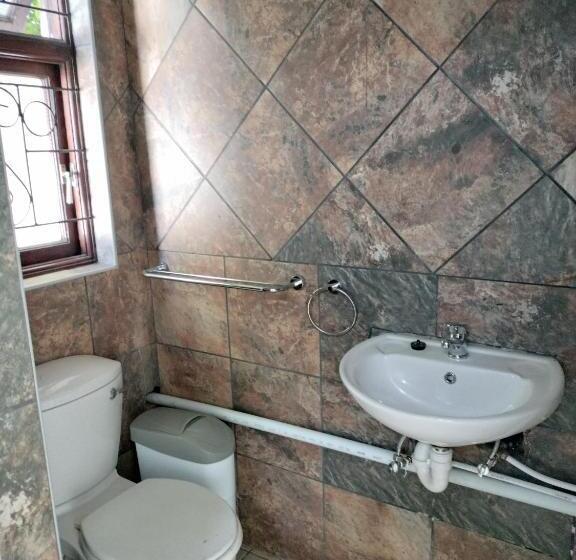 بنسيون 16 On 7th Guesthouse Summerstrand