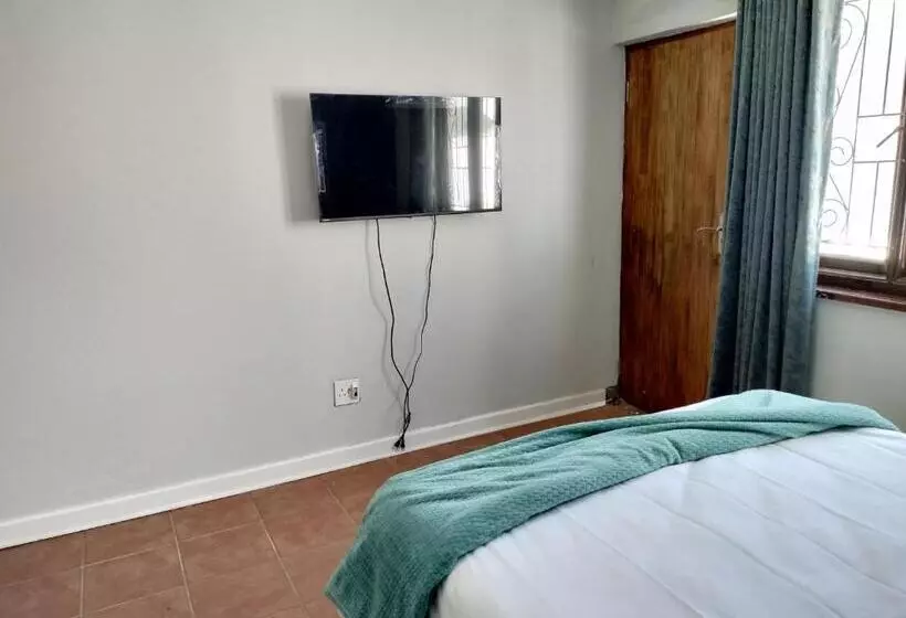 Majatalo 16 On 7th Guesthouse Summerstrand