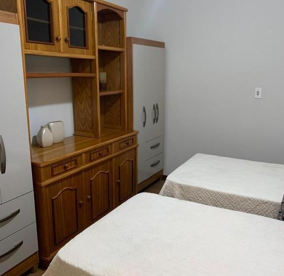 Pension (Hôtel basse catégorie) Quartos Em Casa No Clelia Bernardes