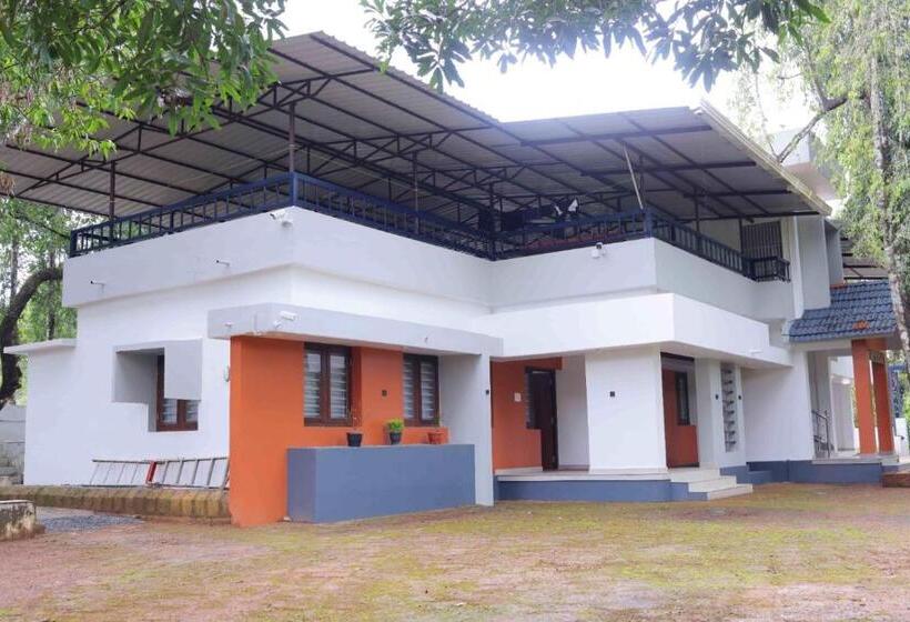 פנסיון The Kannur Club Aralam Guest House