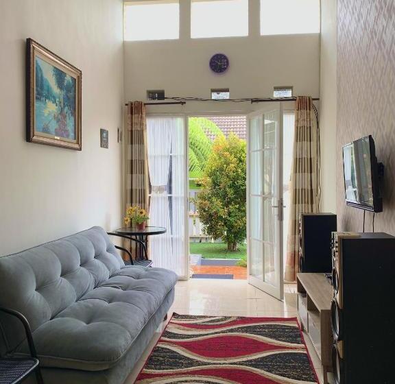 Pensione Villa Erick Batu Dekat Jatimpark 2