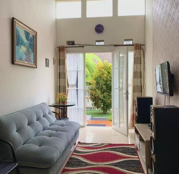 ペンション Villa Erick Batu Dekat Jatimpark 2